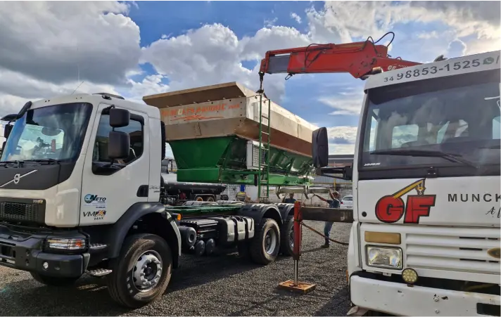 Operação de içamento e transporte da GF Munck