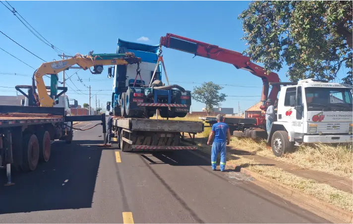 Operação de içamento e transporte da GF Munck